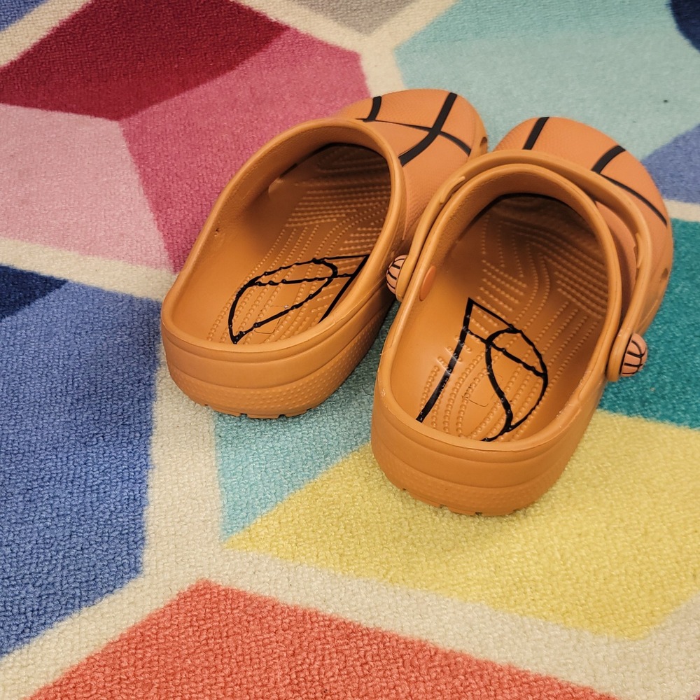 Crocs Classic Clog Basketball Orange Black Textured Sport Shoes Missing Strap - Picture 6 of 7